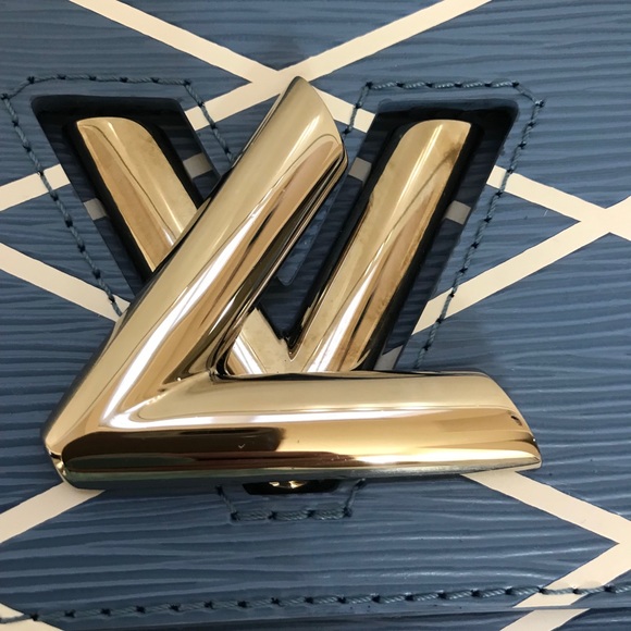 Louis Vuitton limited edition twist bag . - Picture 5 of 8